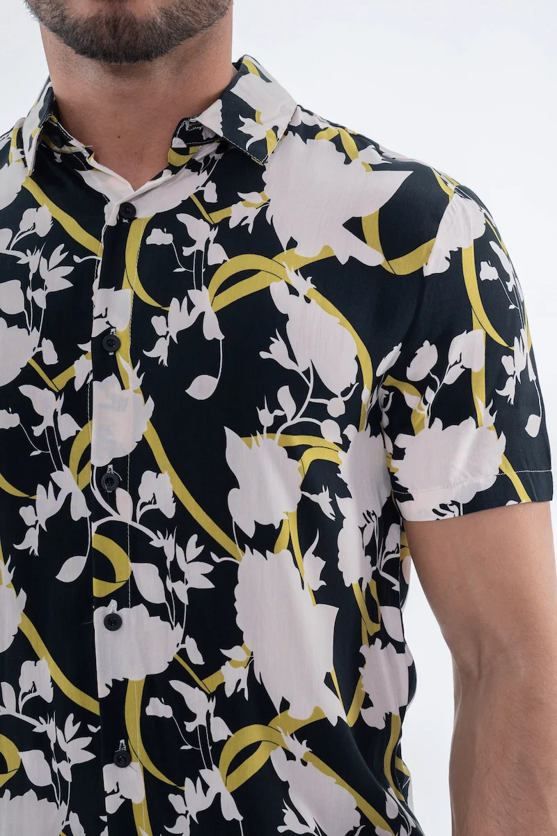 Chemise à manches courtes avec un motif floral abstrait - Image 2
