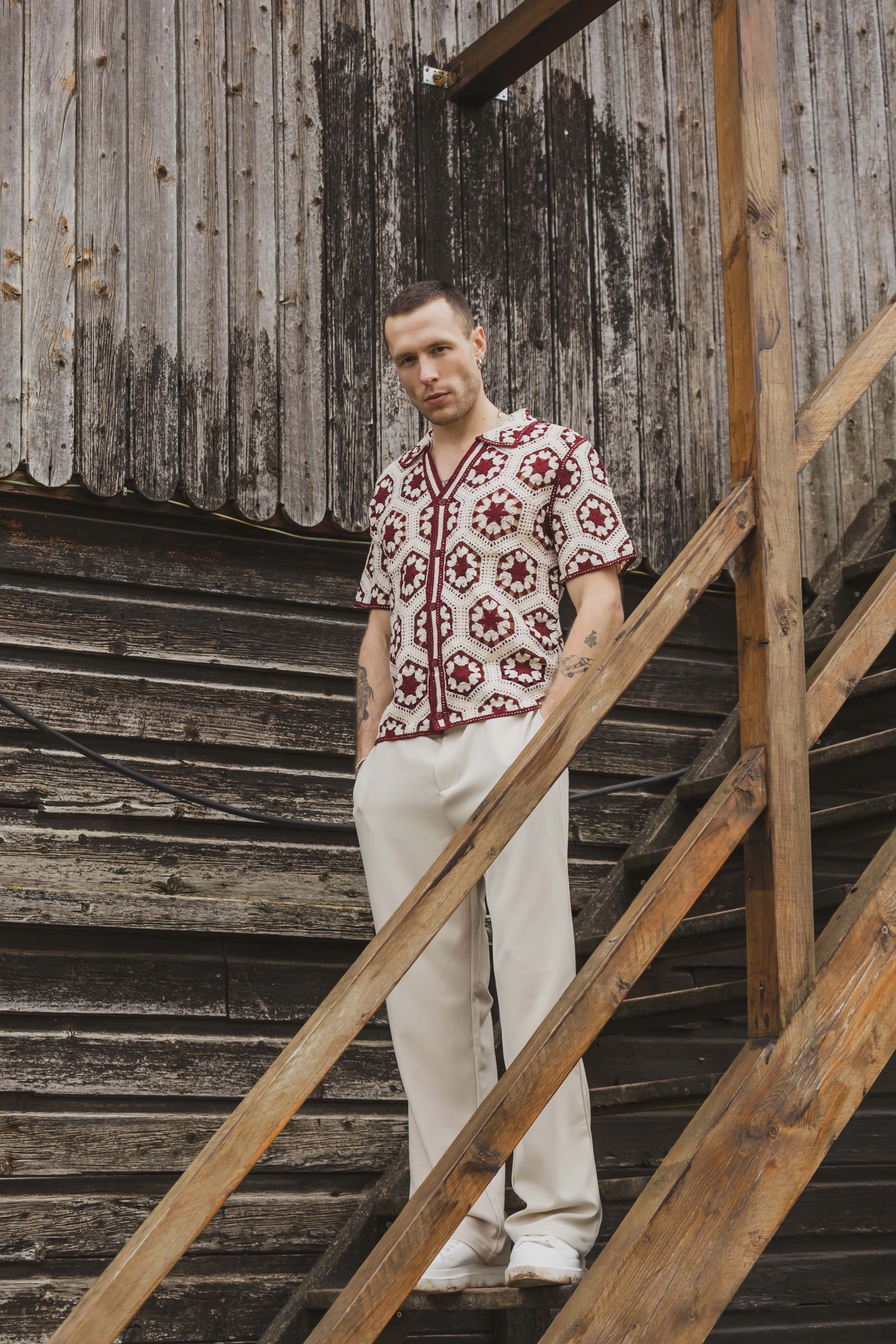 Chemise en crochet à manches courtes avec motif géométrique beige - Image 8