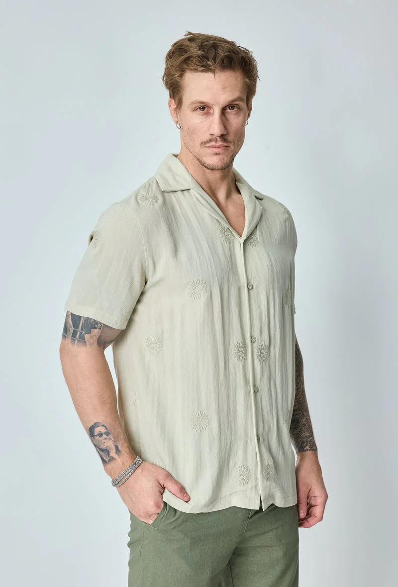 Chemise manches courtes à motifs fleuris