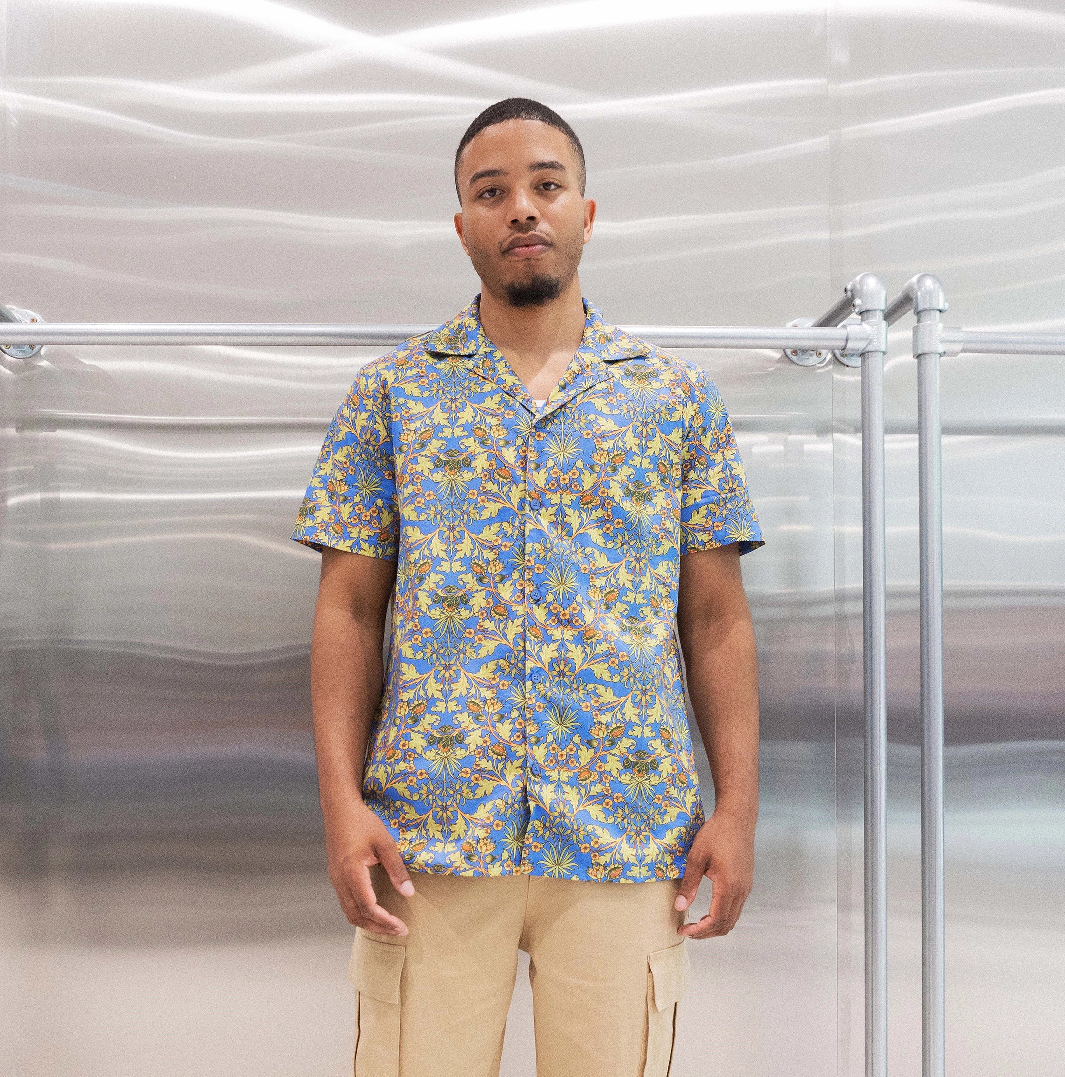 Chemise manches courtes à motifs fleuris