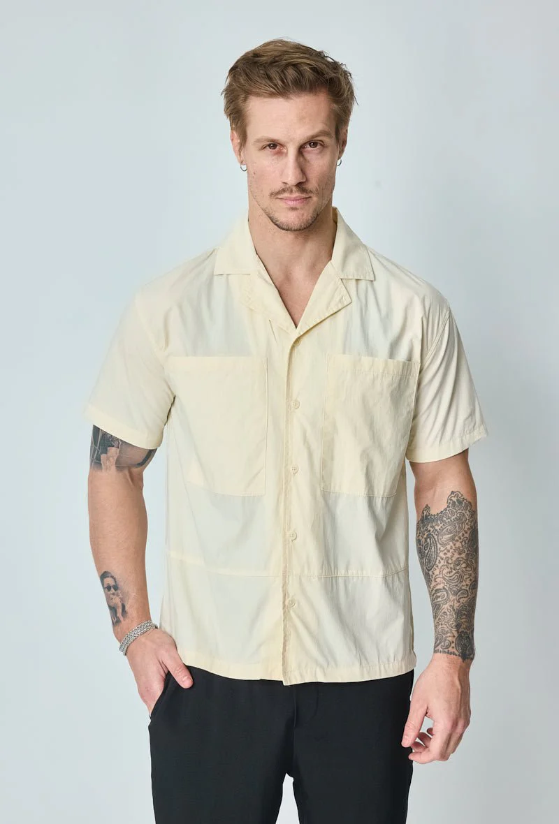 Chemise unie manches courtes