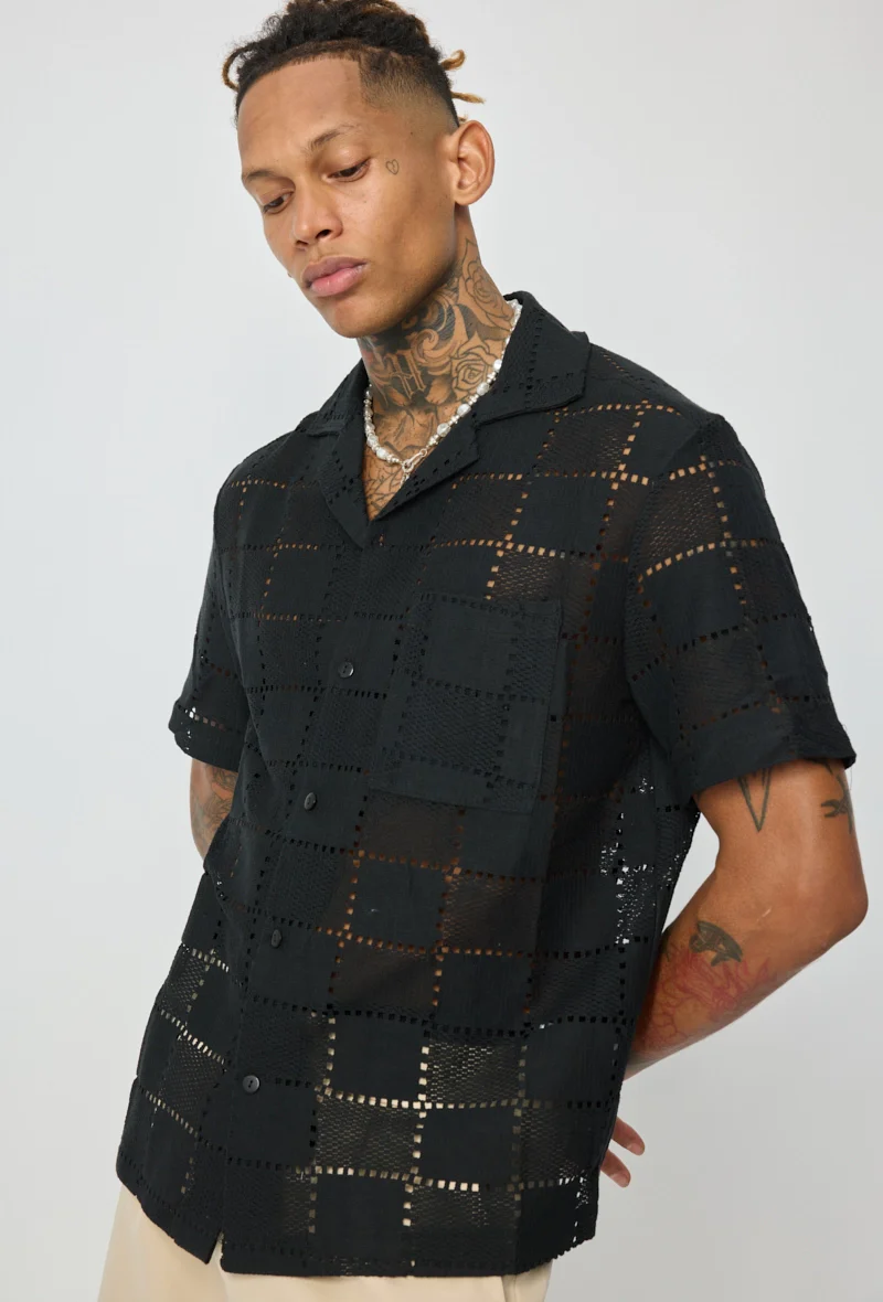 Chemise unie à motif carré