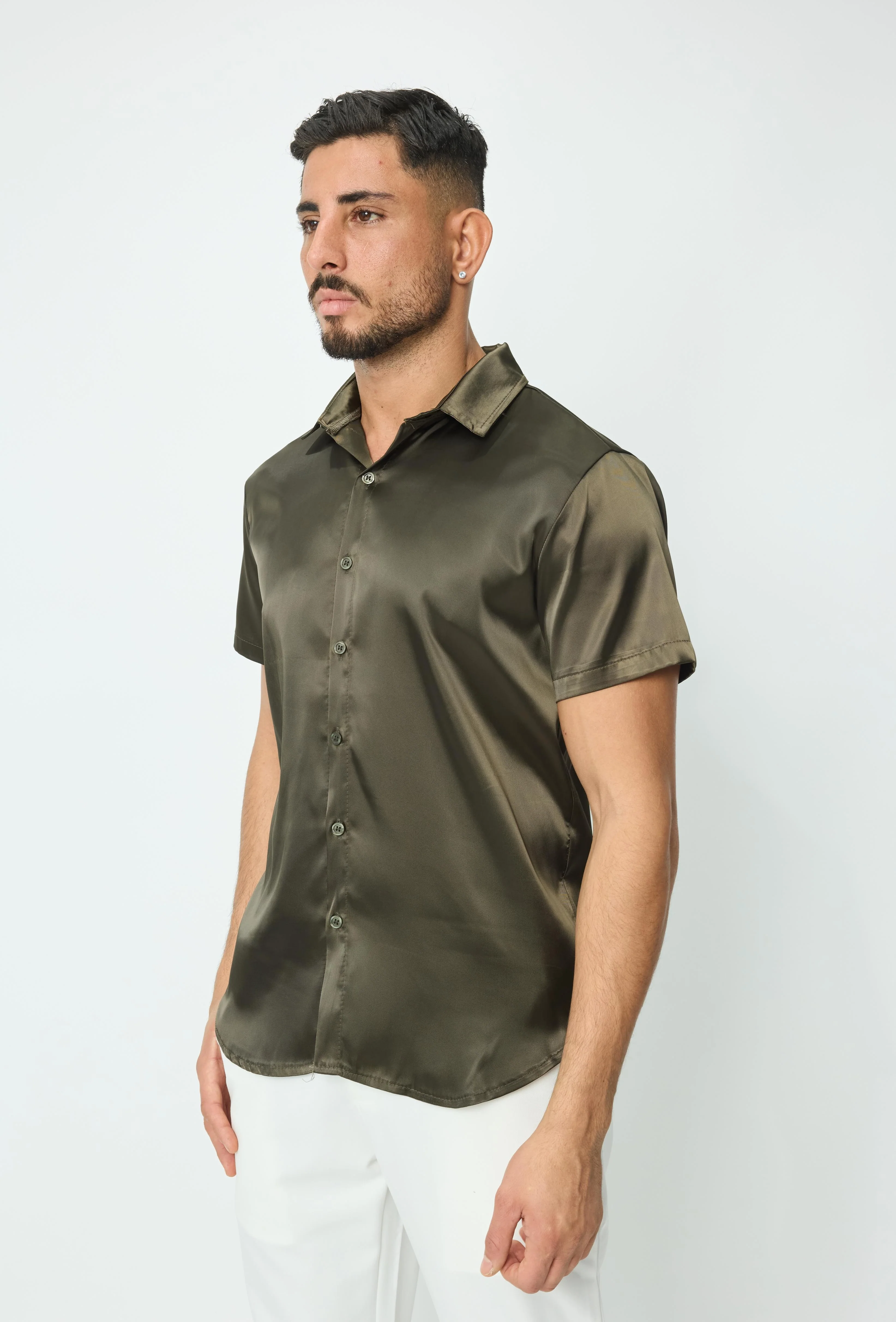 Chemise unie classique satinée et osée à manches courtes - Image 13