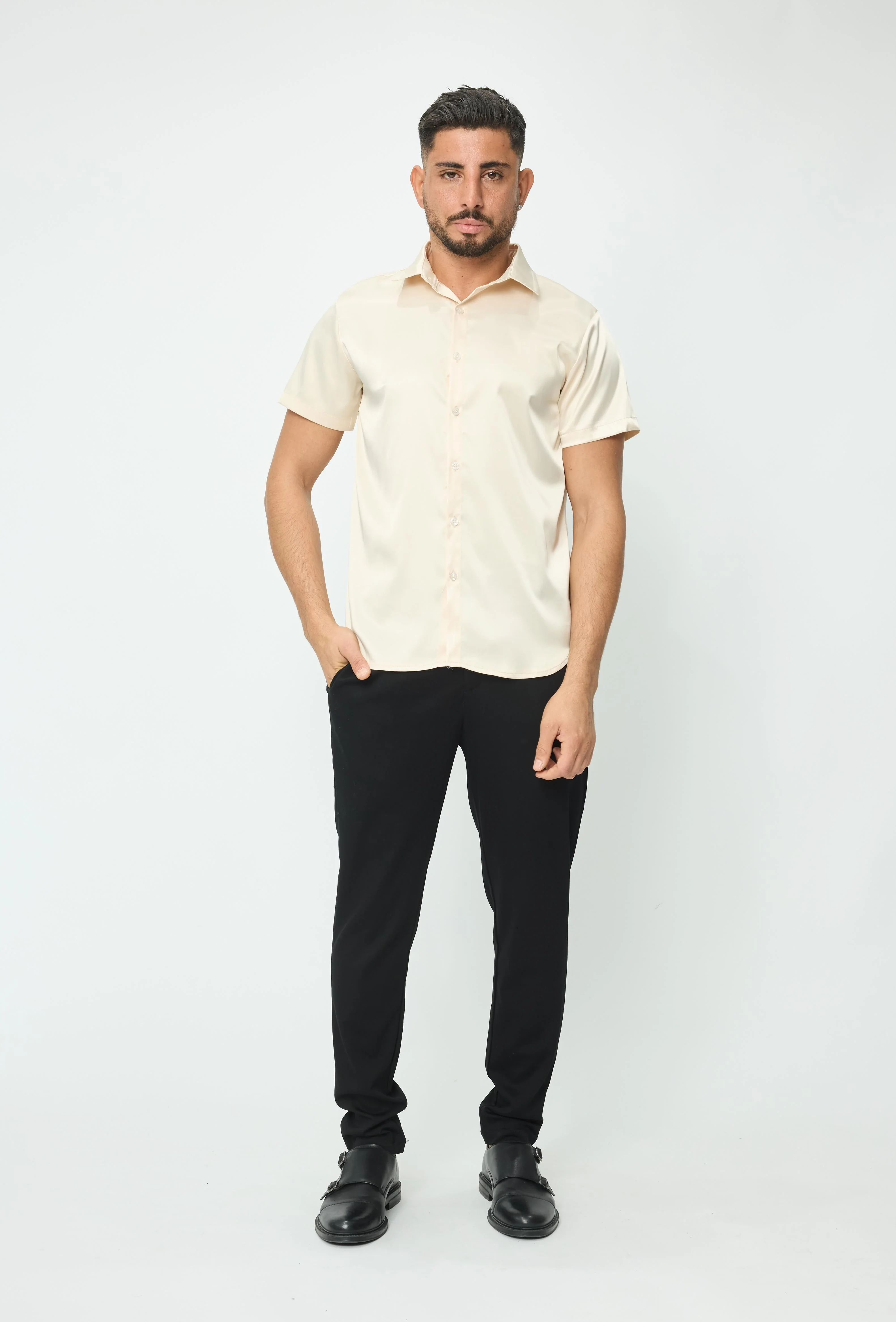 Chemise unie classique satinée et osée à manches courtes - Image 5