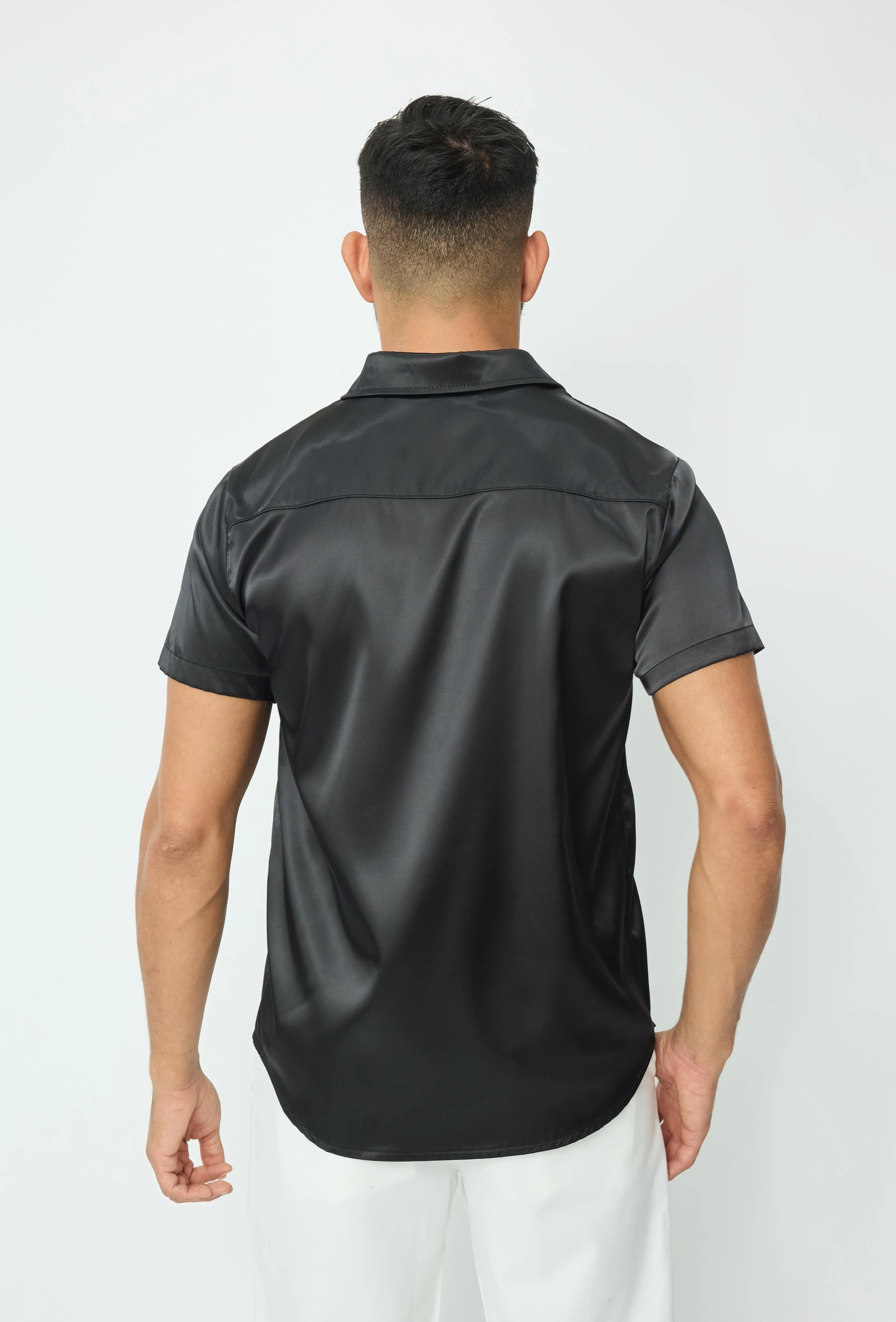 Chemise unie classique satinée et osée à manches courtes - Image 9