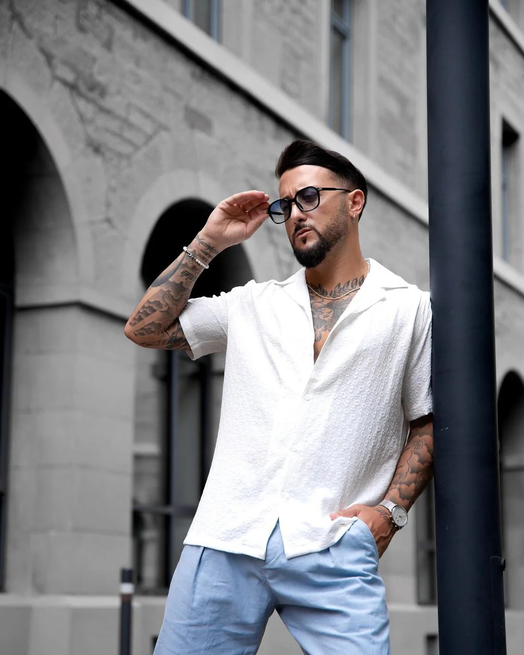Chemise unie manches courtes à motifs géométriques - Image 2