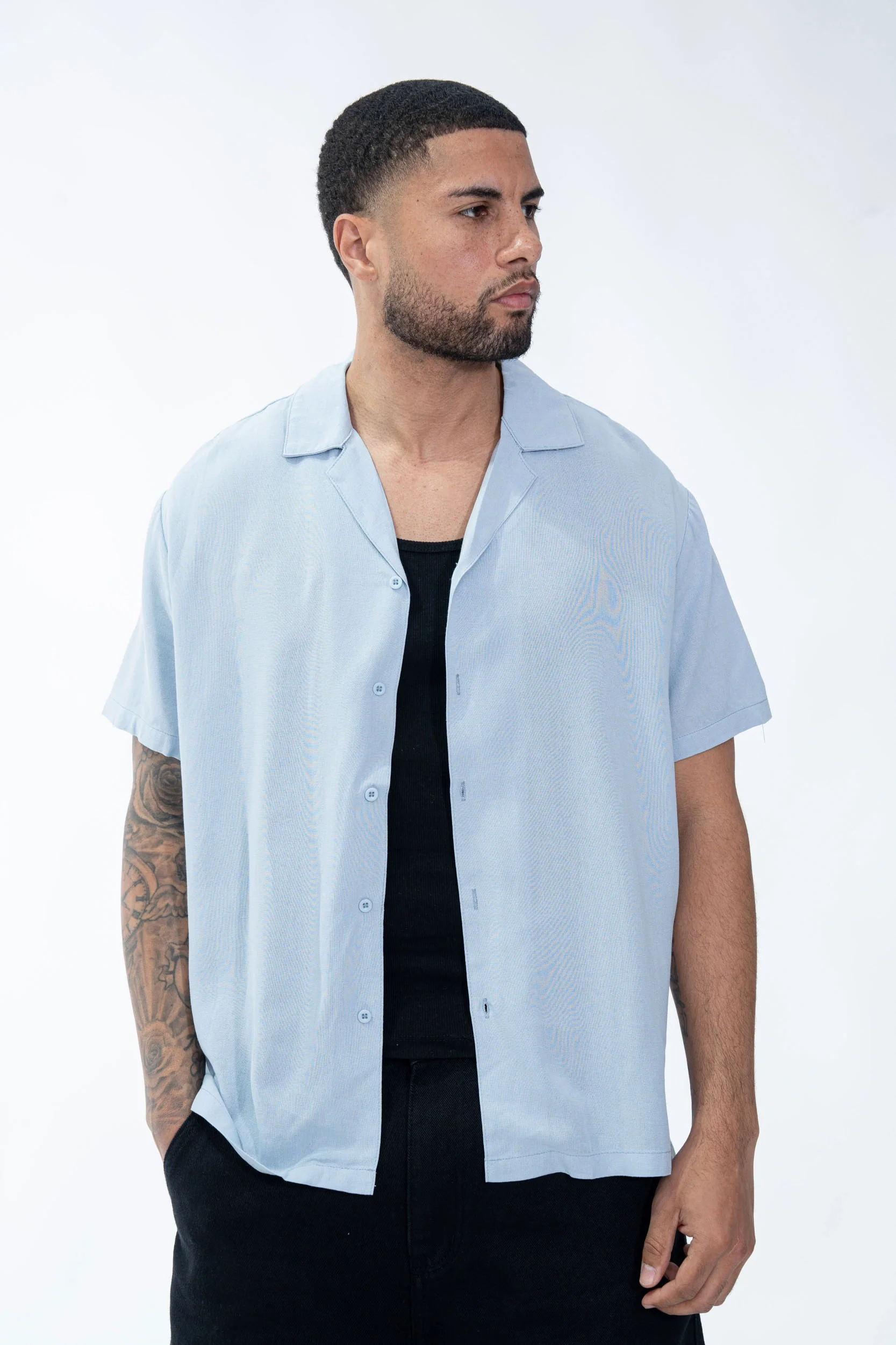 Chemise unie manches courtes