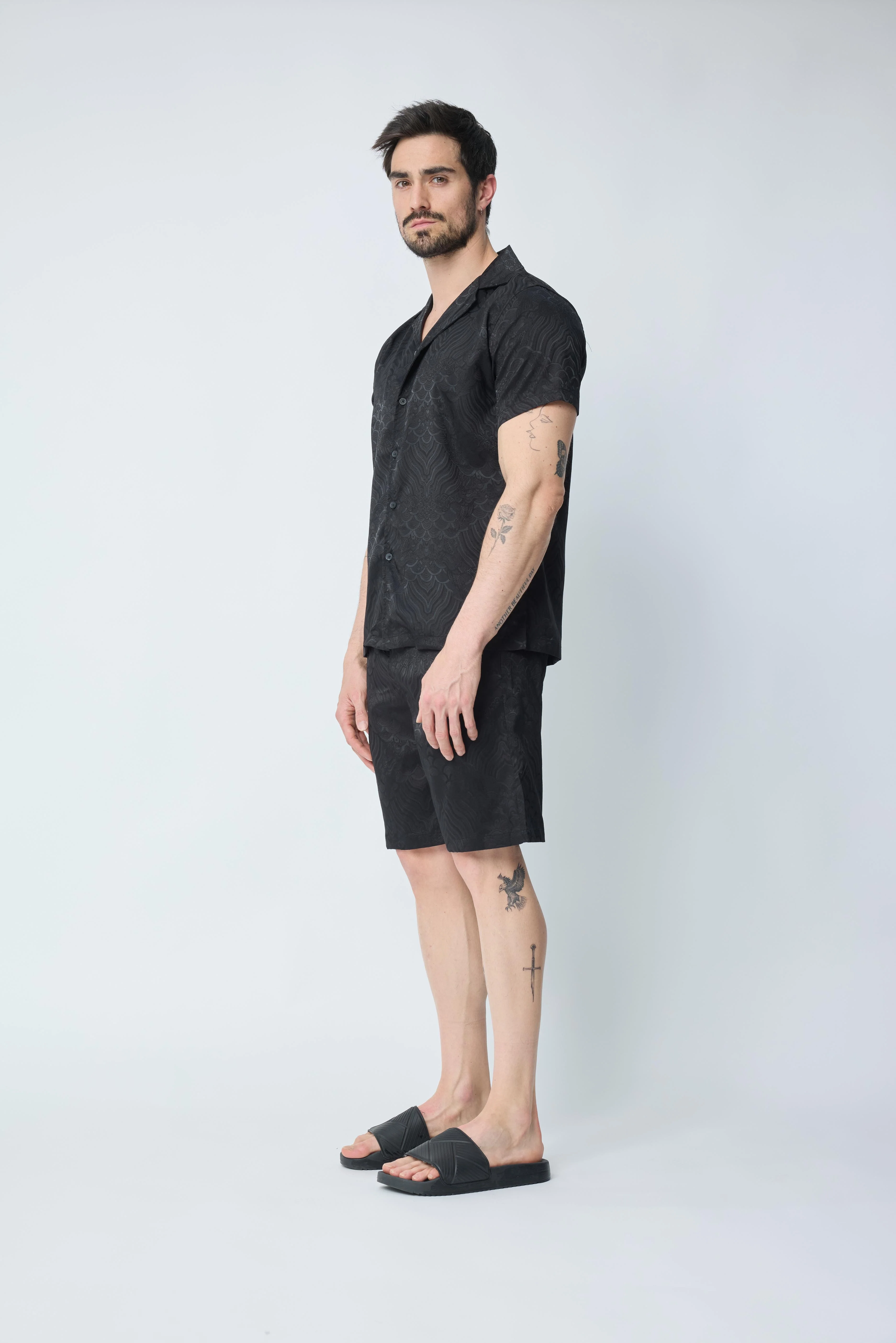 Ensemble chemise et short unis à motif - Image 2