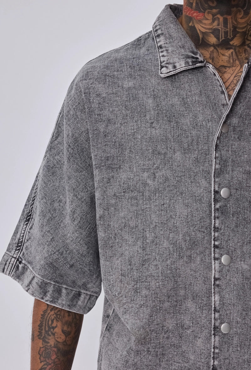 Ensemble chemise short en jean confort et style décontracté - Image 16