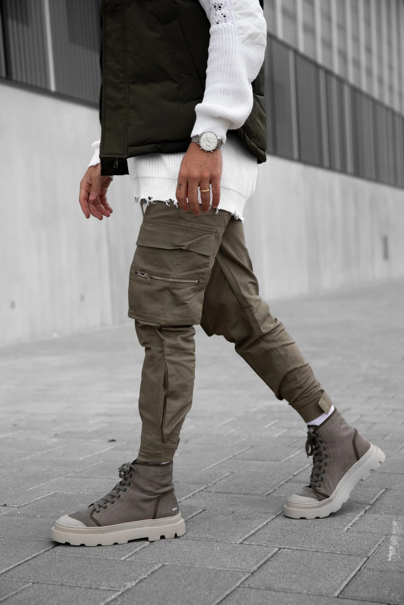 Pantalon cargo jogger avec détail zippé - Image 10