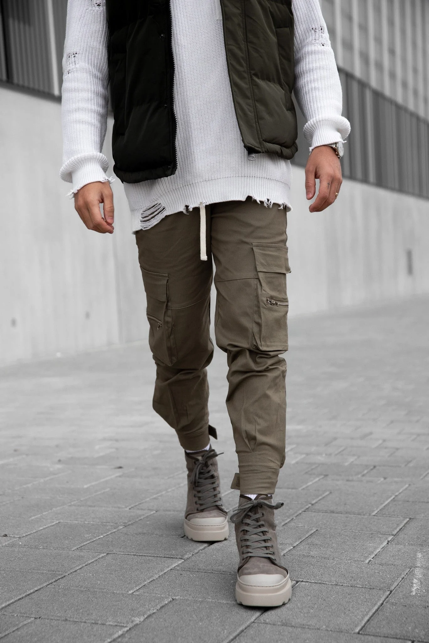 Pantalon cargo jogger avec détail zippé - Image 11