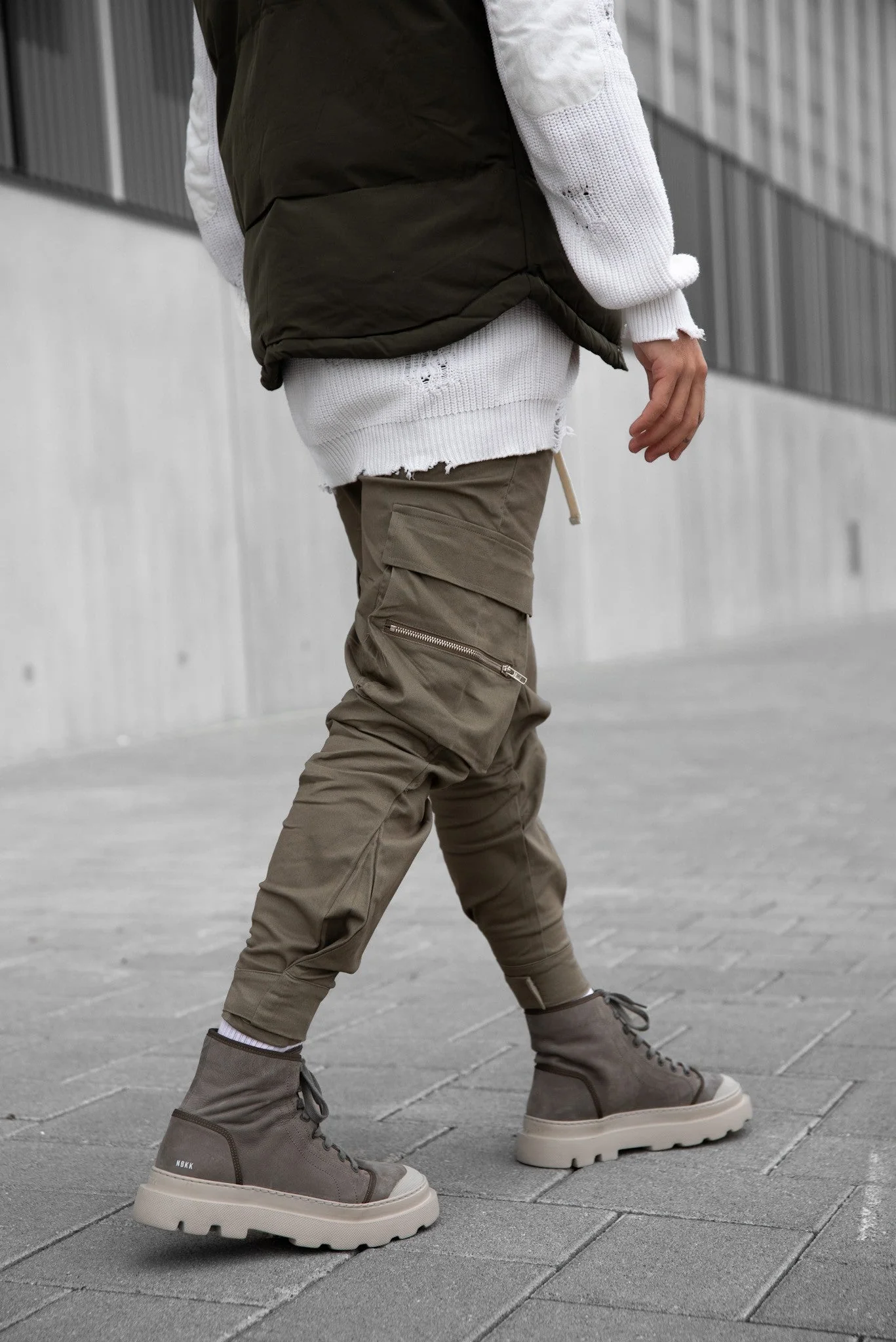 Pantalon cargo jogger avec détail zippé - Image 12