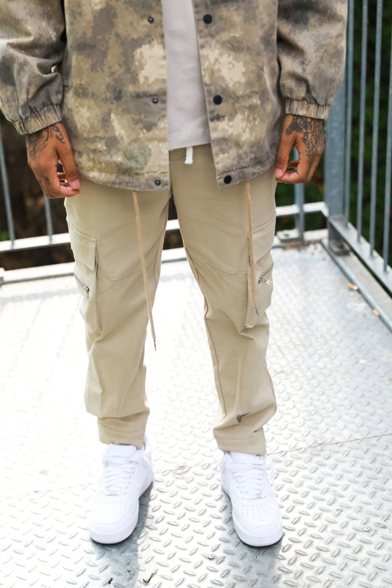 Pantalon cargo jogger avec détail zippé - Image 18