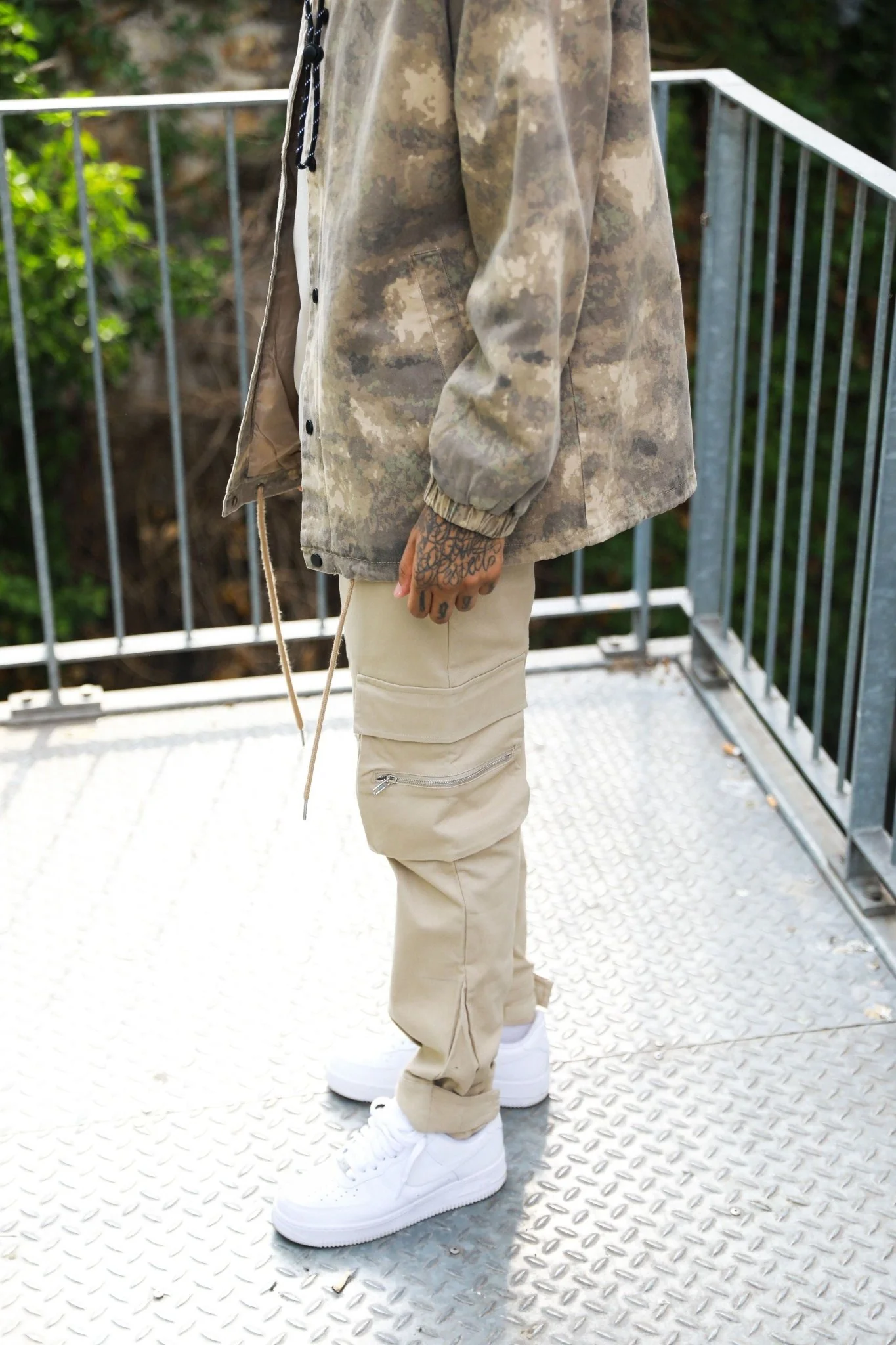 Pantalon cargo jogger avec détail zippé - Image 19