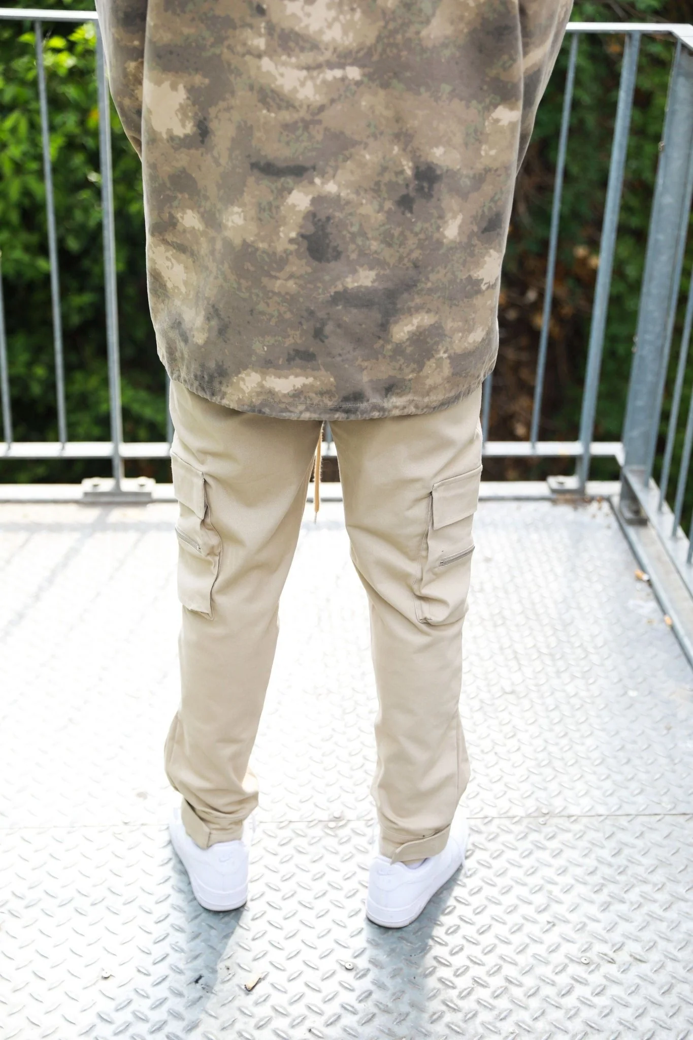 Pantalon cargo jogger avec détail zippé - Image 21