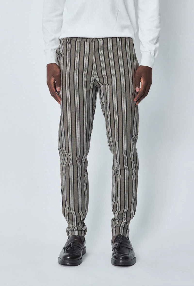 Pantalon chino à rayures - Image 19