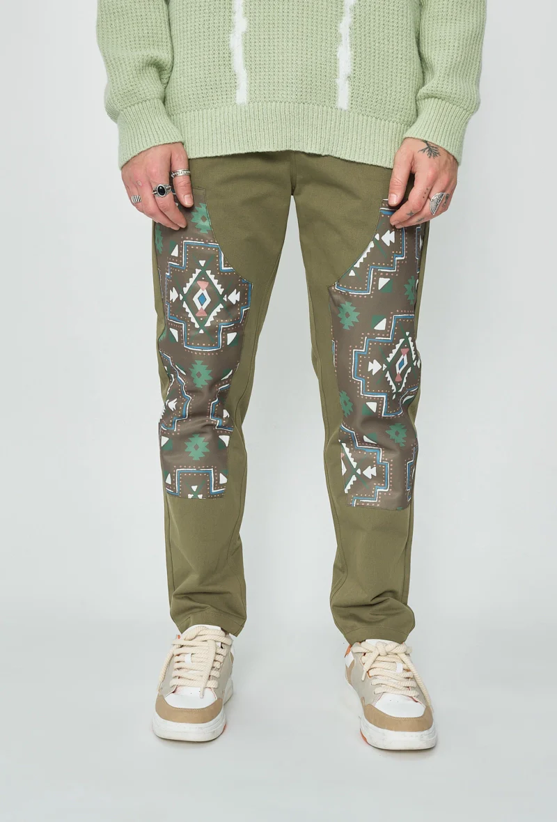 Pantalon droit uni avec patch géométrique - Image 5