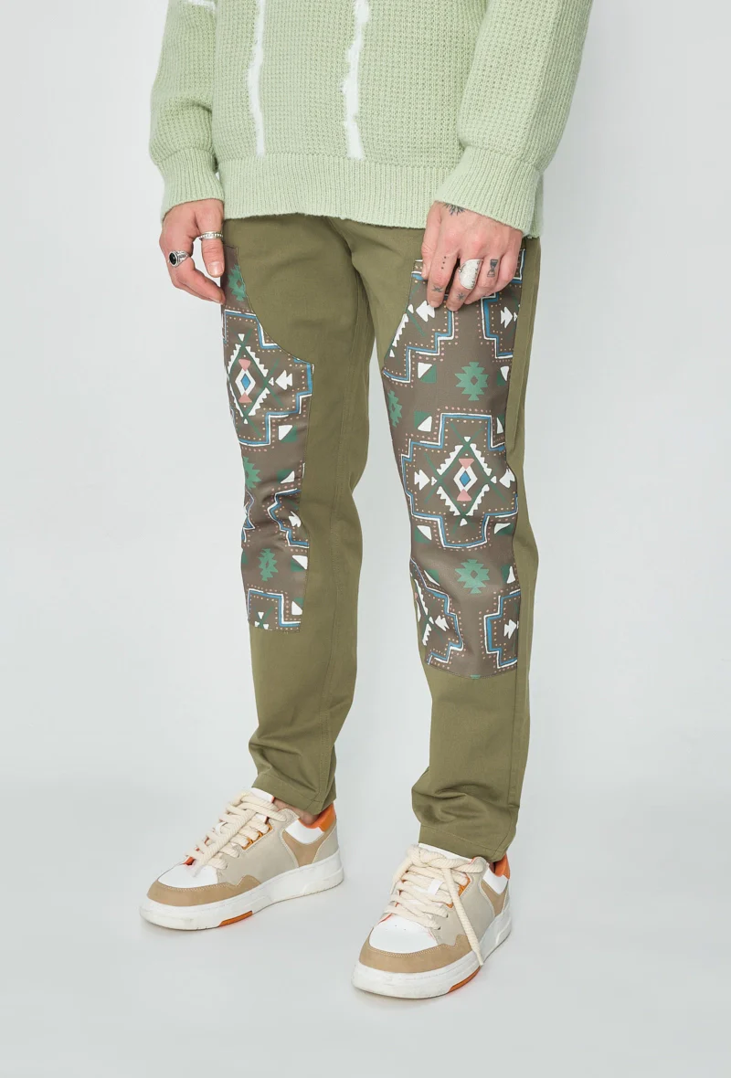 Pantalon droit uni avec patch géométrique - Image 7