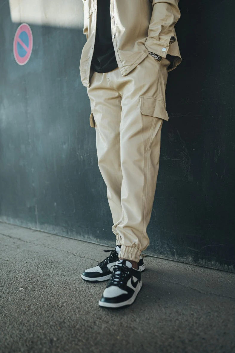 Pantalon jogger cargo similicuir - Image 11