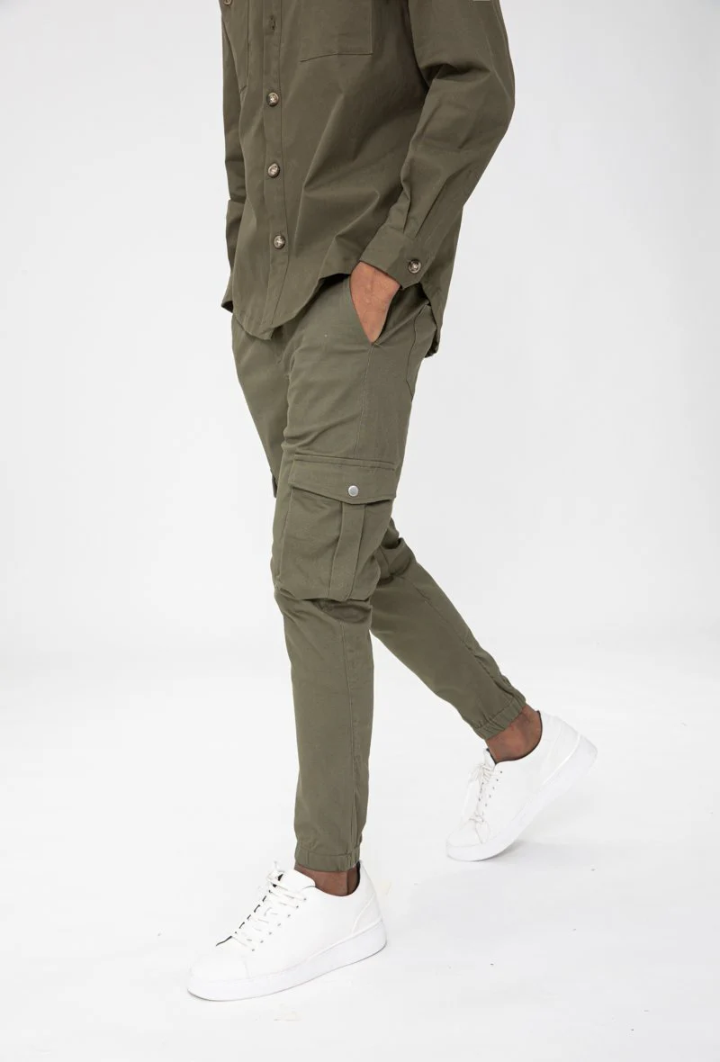 Pantalon jogging cargo - Image 17