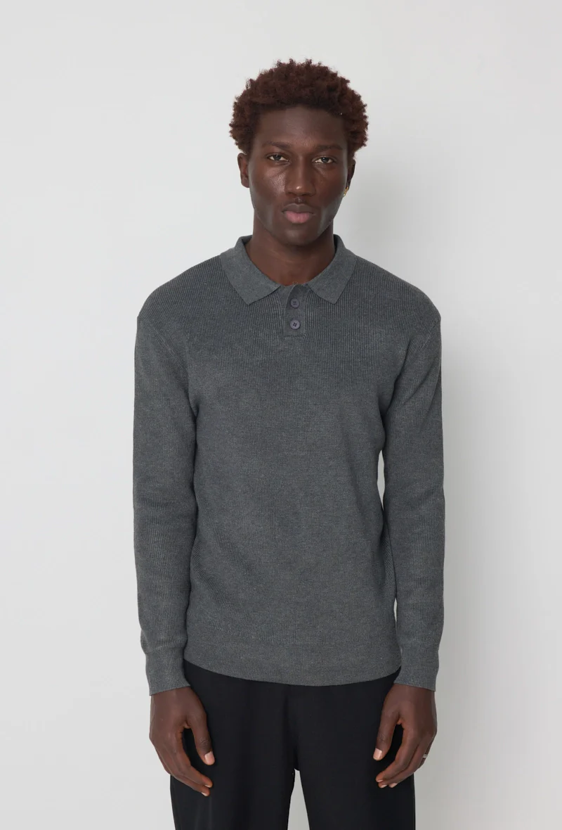 Pull en maille col à revers avec deux boutons - Image 17