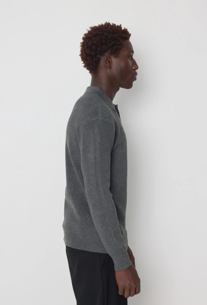 Pull en maille col à revers avec deux boutons - Image 19