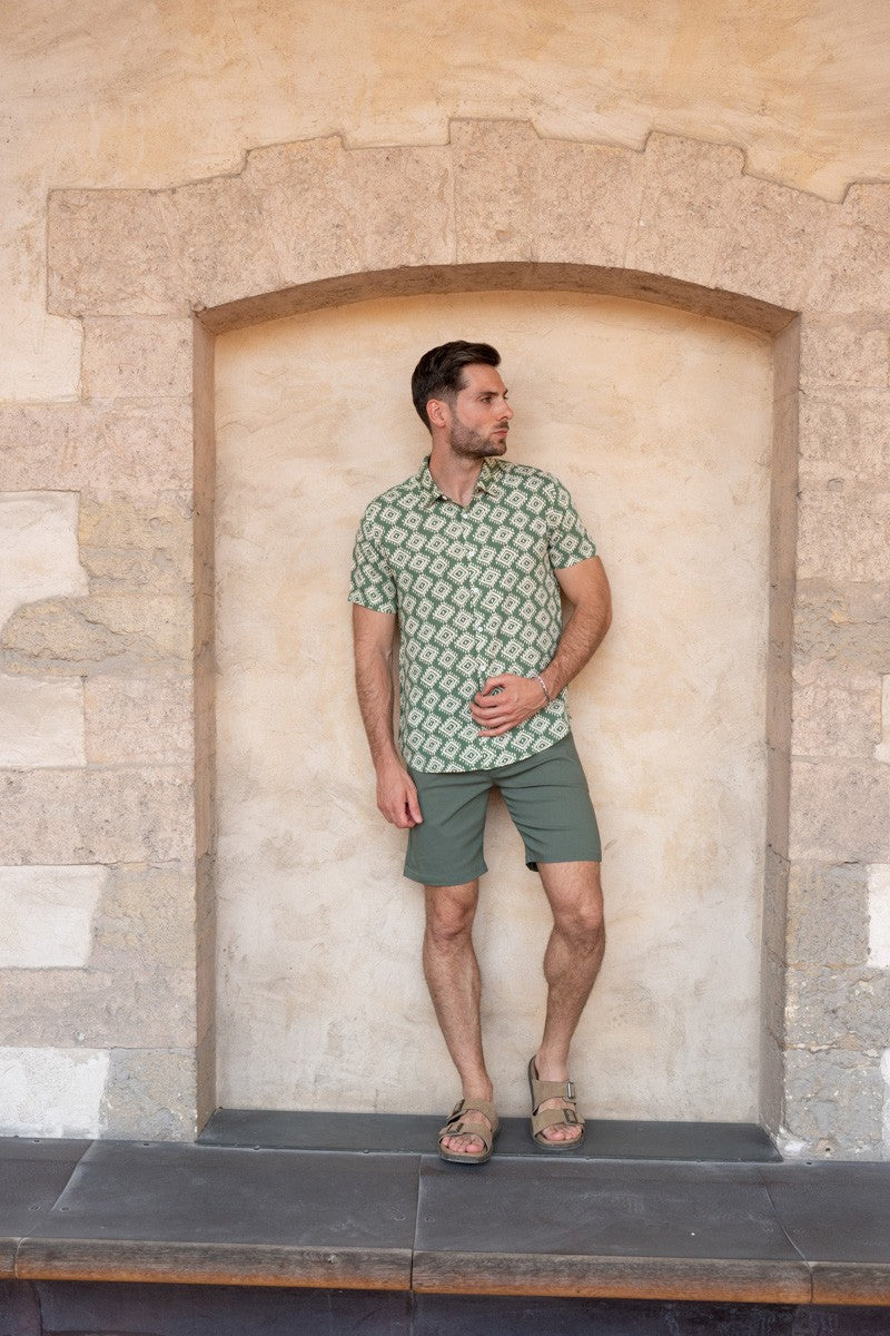 Short chino uni léger stretch et très confortable - Image 33