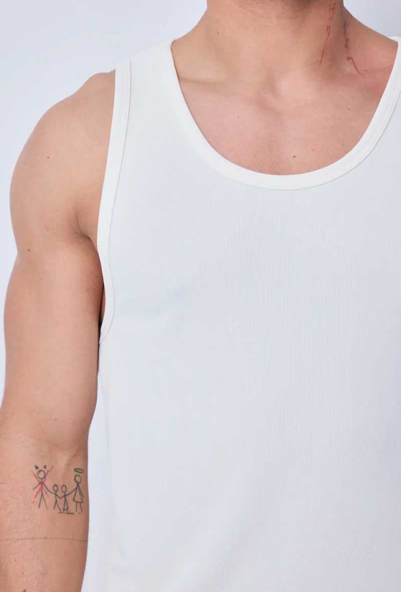 T-shirt débardeur côtelé slim qui épouse la silouette et met le coprs en valeur - Image 8
