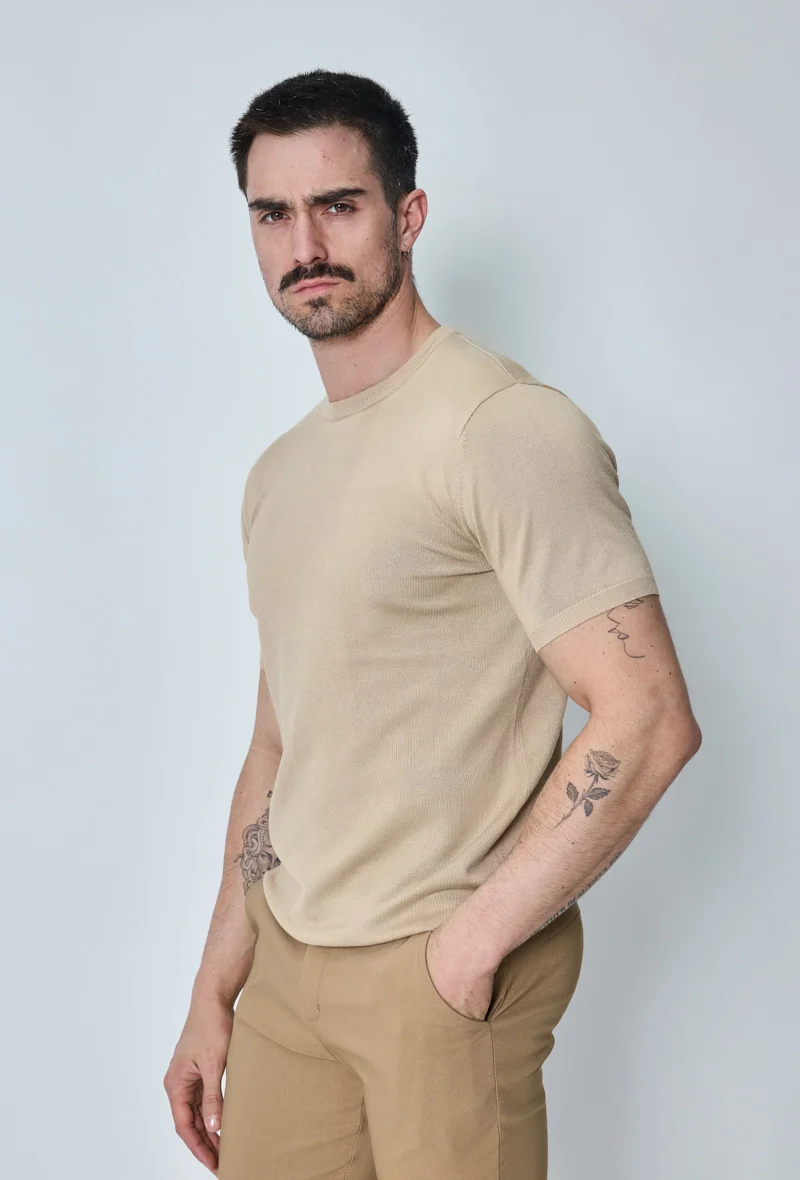 T-shirt manches courtes uni en maille - Image 10