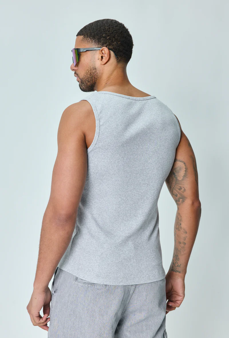 T-shirt uni sans manches - Image 10