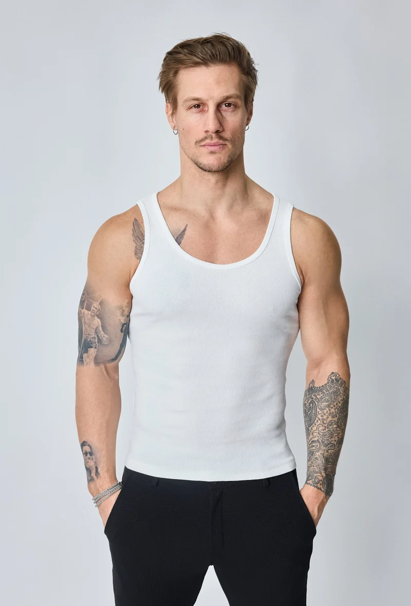 T-shirt uni sans manches - Image 12