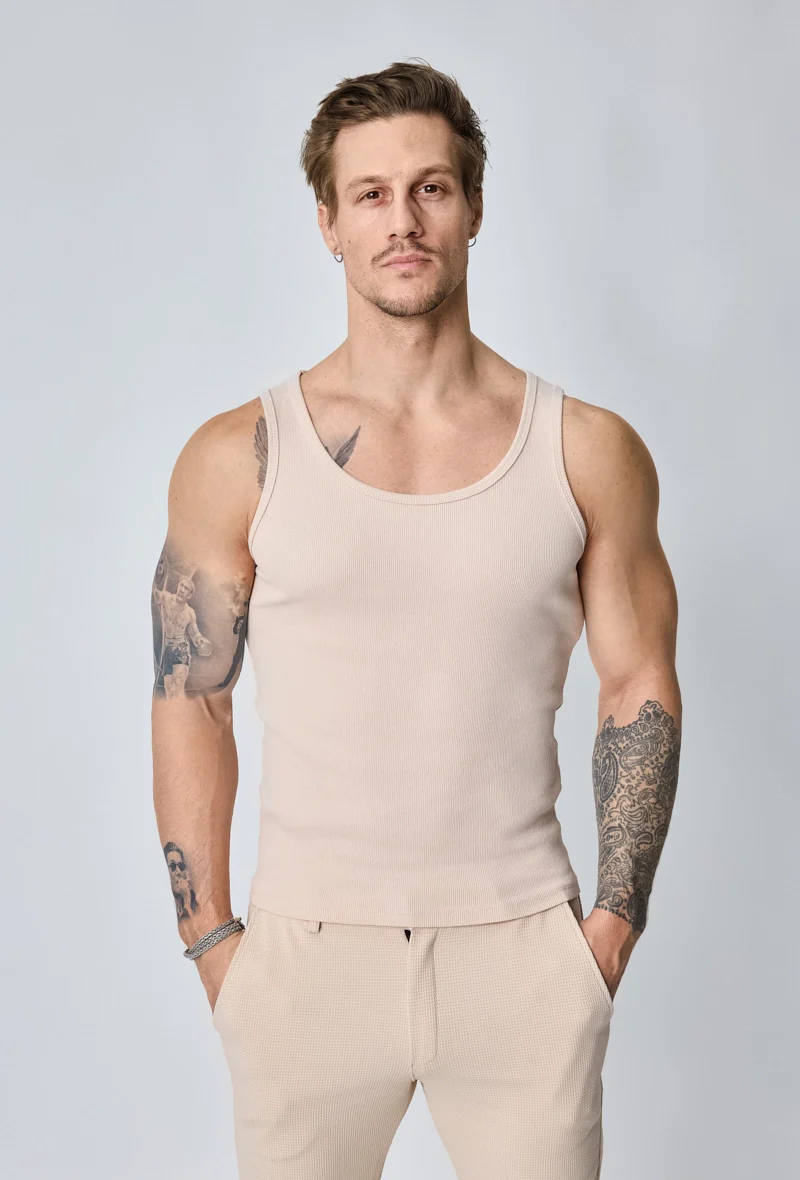 T-shirt uni sans manches - Image 16