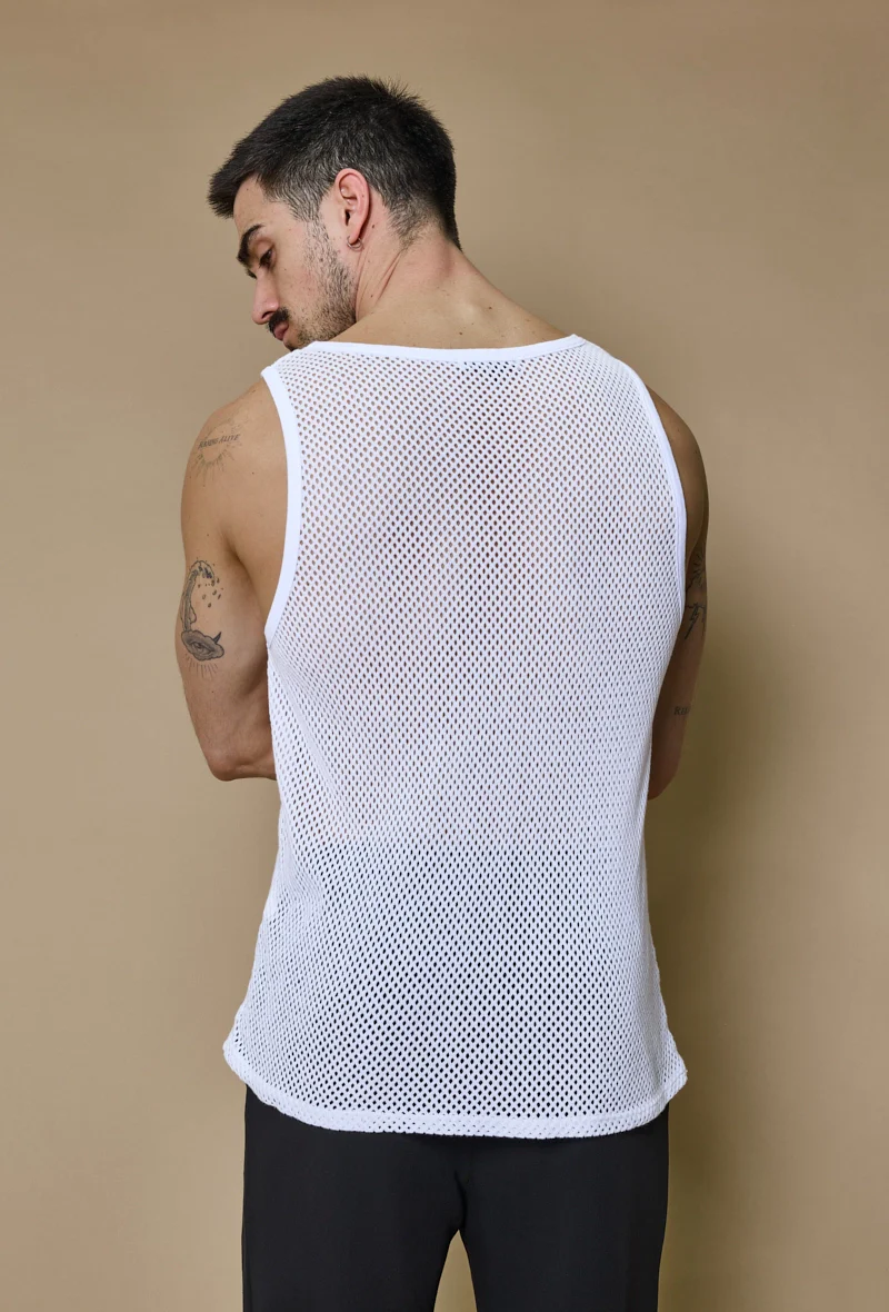 T-shirt uni sans manches trouée courtes - Image 10