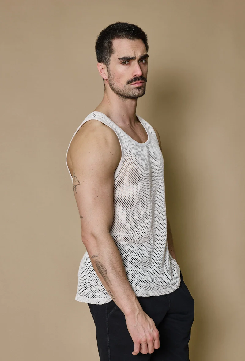 T-shirt uni sans manches trouée courtes - Image 3