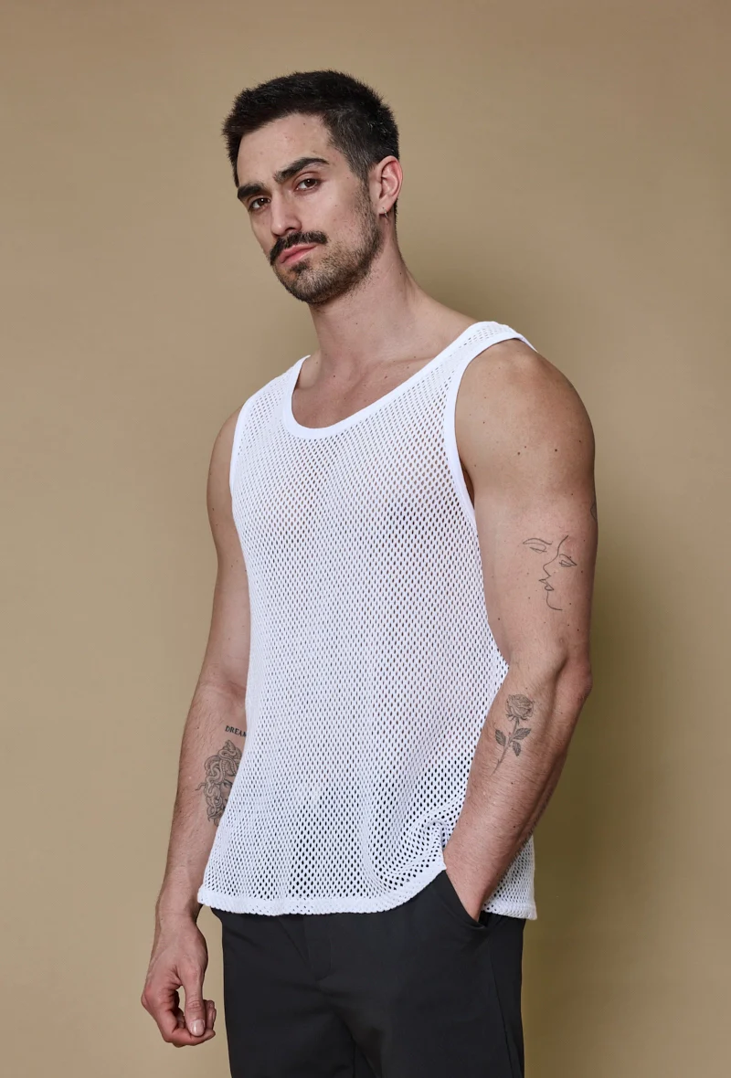 T-shirt uni sans manches trouée courtes - Image 8