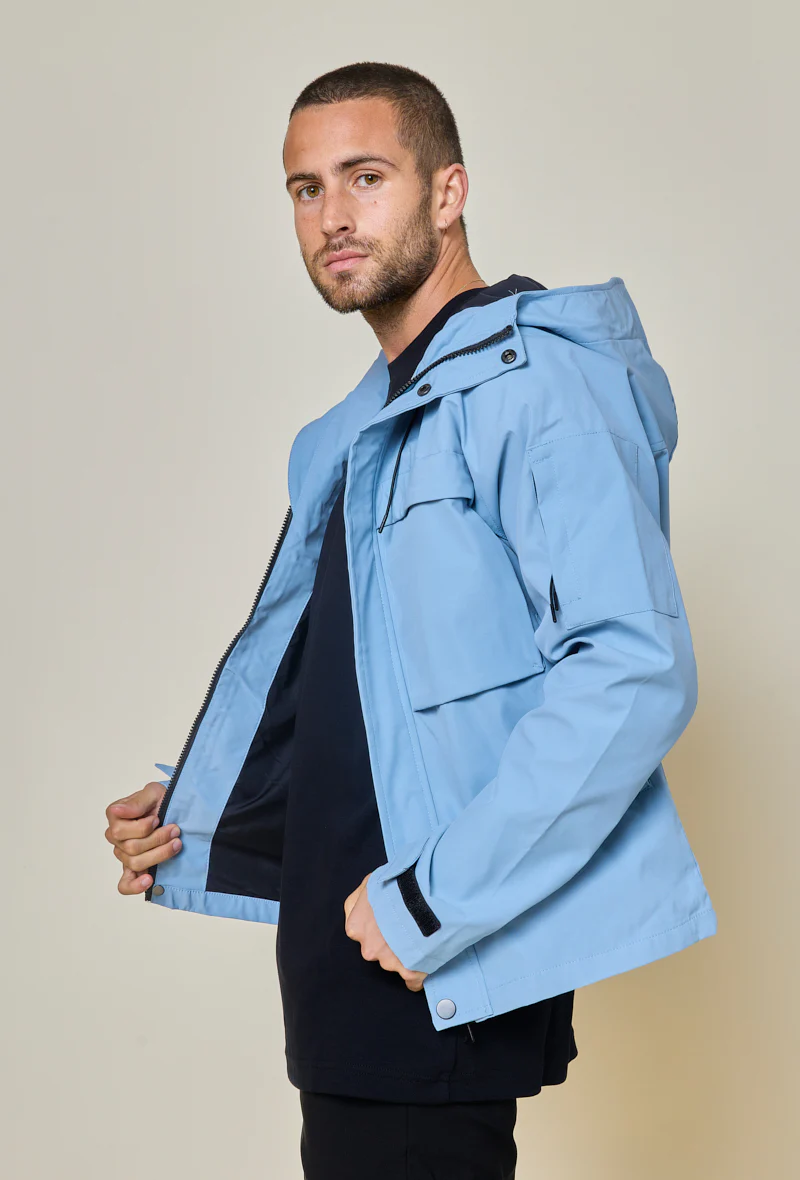 Veste courte à capuche réglable avec ficelle - Image 3