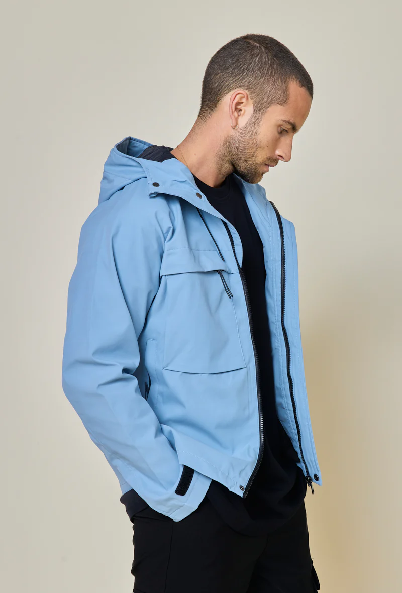 Veste courte à capuche réglable avec ficelle - Image 4