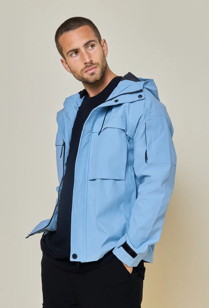 Veste courte à capuche réglable avec ficelle - Image 5