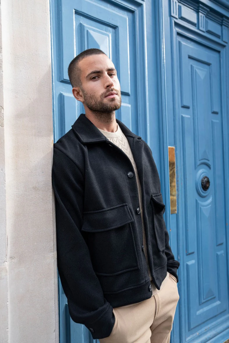 Veste uni texturé avec grandes poches à rabat - Image 2