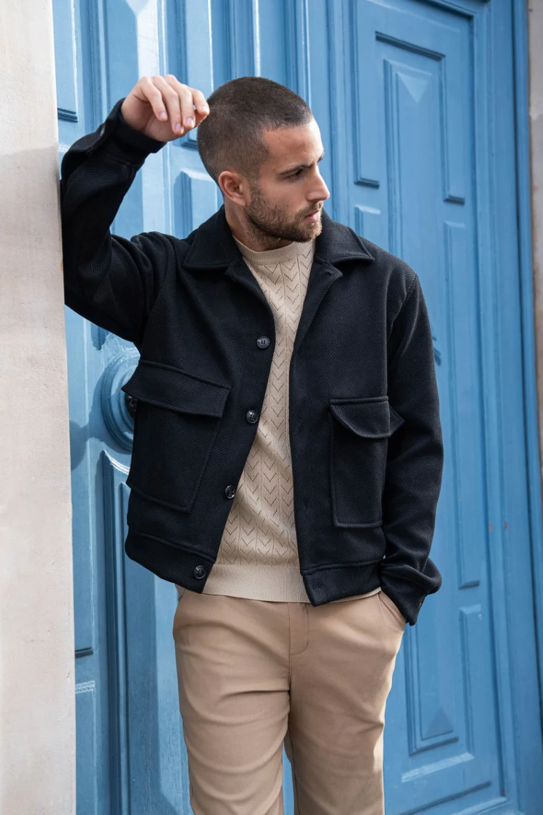 Veste uni texturé avec grandes poches à rabat - Image 4