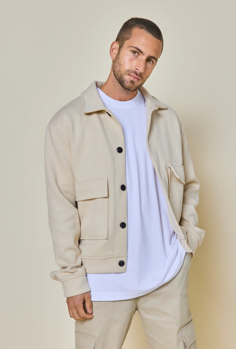 Veste uni texturé avec grandes poches à rabat - Image 6