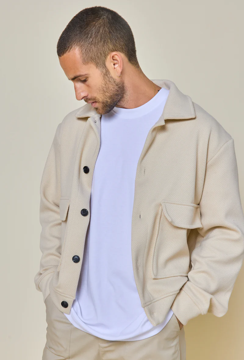 Veste uni texturé avec grandes poches à rabat - Image 7